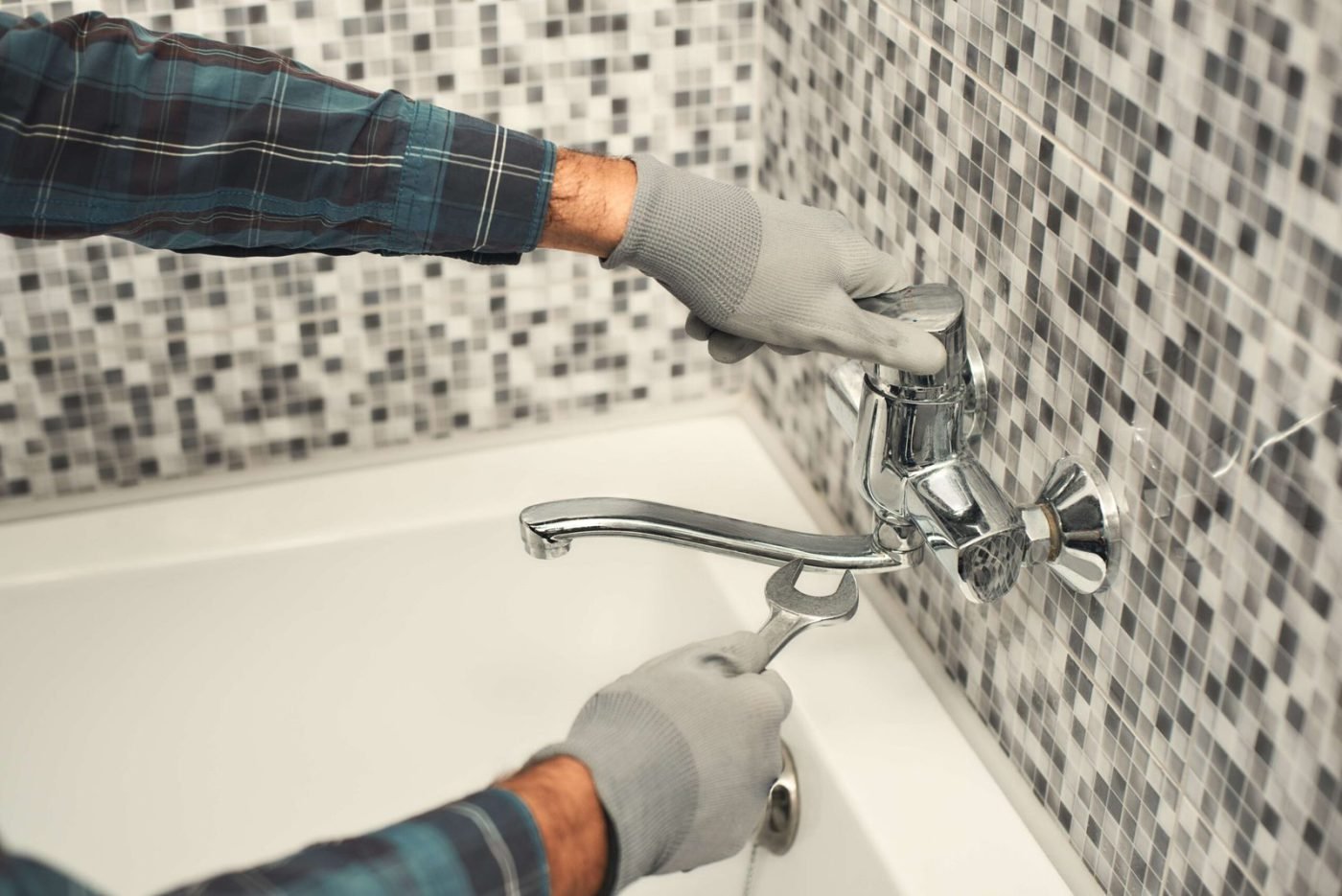 Bathtub, Sink, Toilet, Faucet & Vanity Installation — photo 2