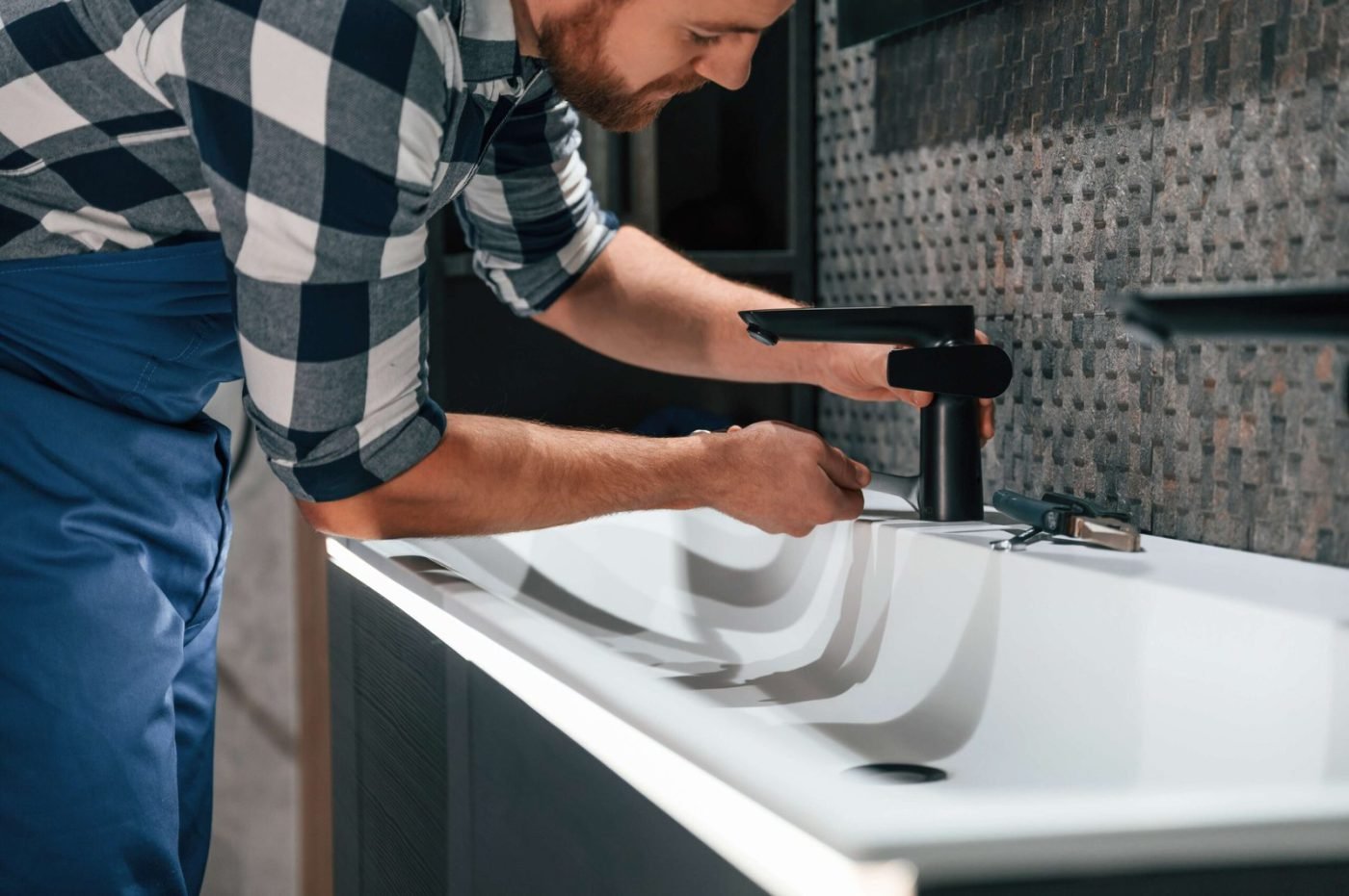 Bathtub, Sink, Toilet, Faucet & Vanity Installation — photo 4